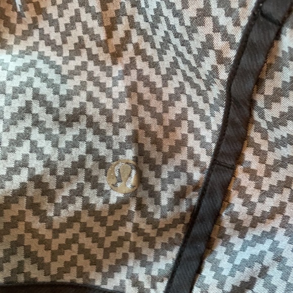 Lululemon Speed-up shorts - Picture 3 of 4